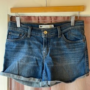 Levi Shorts - Size 26